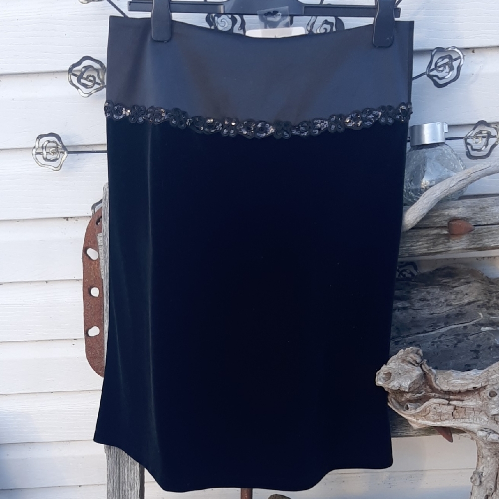 NWT OLSEN Europe🖤Elegant Velvet Skirt with SATIN&SEQUIN Detail SZ 40